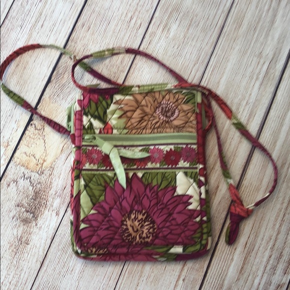 Vera Bradley Handbags - ☀️ Vera Bradley small crossbody purse bag